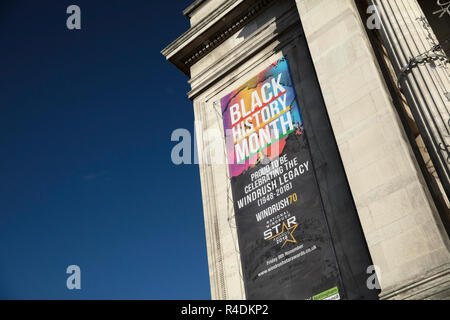 Nottingham, Nottinghamshire, Regno Unito: Ottobre 2018: Banner per celebrare la storia nero mese Foto Stock