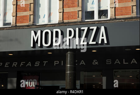 Nottingham, Nottinghamshire, Regno Unito: Ottobre 2018: MOD Pizza segno Foto Stock