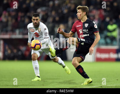 Cagliari, Italia. 26 Nov, 2018. Novembre 26, 2018 Cagliari (Italia) Sport Soccer Cagliari Calcio vs Torino Italiana Football Championship League A TIM 2018/2019 Sardegna Arena. Nella foto:Nicol&#xf2; Barrella 18 (Cagliari Calcio) Credito: LaPresse/Alamy Live News Foto Stock