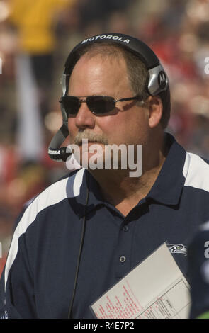 San Francisco, California, Stati Uniti d'America. 26 ott 2008. Head Coach Holmgren nell ultimo anno con il Seahawks domenica 26 ottobre, 2008 al Candlestick Park di San Francisco, California. Seahawks sconfitto il 49ers 34-13. Credito: Al di Golub/ZUMA filo/Alamy Live News Foto Stock