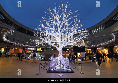 Intu Milton Keynes shopping centre è stato trasformato in un paese delle meraviglie di Natale per tutta la durata della stagione di vacanze. Foto Stock