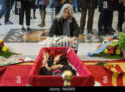 Foto LaPresse - Andrea Panegrossi 27/11/2018- Roma, Italia. CRONACA La camera ardente di Bernardo Bertolucci al Campidoglio Foto LaPresse - Andrea Panegrossi 27/10/2018- Roma, Italia la camera ardente di Bernardo Bertolucci in Campidoglio Foto Stock