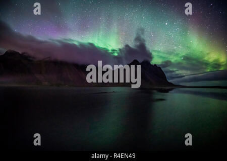 Aurora Boreale a Vestrahorn, Stokksnes, Southeastern Islanda Foto Stock