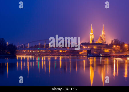 Vista notturna della città di Szeged in Ungheria Foto Stock