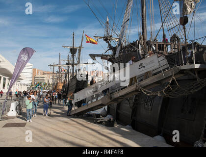 Riproduzioni di navi spagnole Galeón Andalucía, Nao Victoria e Nao Santa María. Festival marittimo di malaga 2018, Spagna. Foto Stock