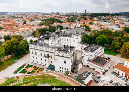 Il Palazzo dei Granduchi di Lituania visto da Gediminas Torre". Vilnius, Contea di Vilnius, Lituania, paesi baltici, Europa. Foto Stock