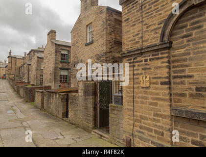 Alloggiamento vittoriano in Saltaire. Yorkshire. Foto Stock