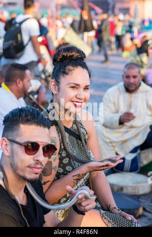 Snake Cobra mostrano in Fnaa, Marrakech, Marocco. Foto Stock