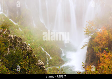 Collezione Autunno colori e cascate del Parco Nazionale di Plitvice Foto Stock