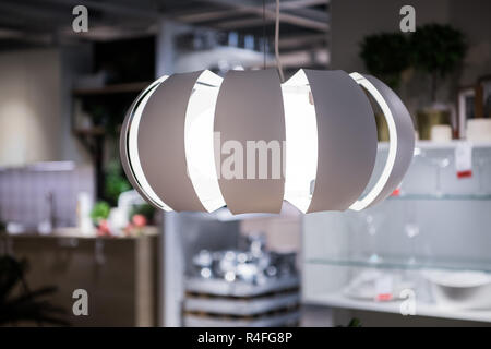 Close up design moderno di plastica lampade a soffitto a soffitto Foto Stock