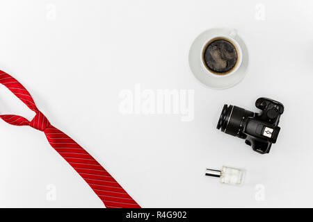 Caffè e oggetti personali sul desktop Foto Stock
