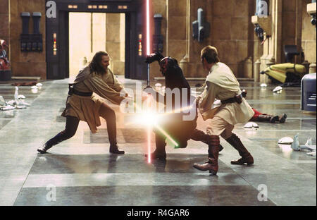 STAR WARS: Episodio 1 - La minaccia fantasma 1999 Lucasfilm produzione con da sinistra: Liam Neeson, Ray Park, Ewan McGregor Foto Stock