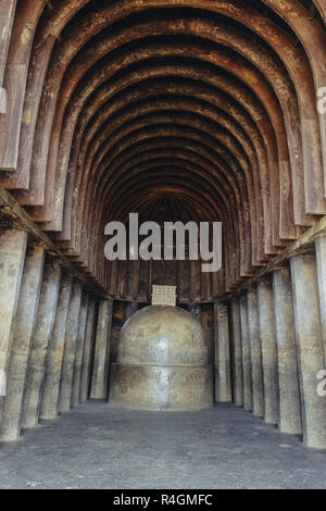 Interno del Chaitya Hall, Karla Grotte, Lonavala, Maharashtra, India, Asia Foto Stock