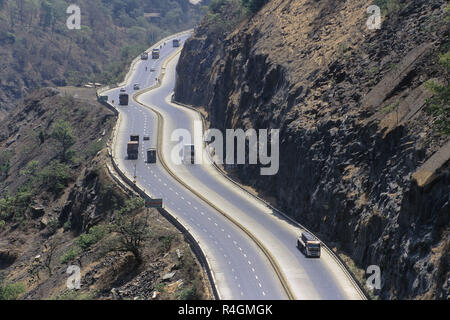 Vista aerea di Mumbai Pune Expressway, Lonavala di Pune, Maharashtra, India, Asia Foto Stock