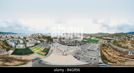 Antenna 360 sferica foto virtuale vista aerea Sants-Montjuic quartiere residenziale da elicottero. Barcellona Foto Stock