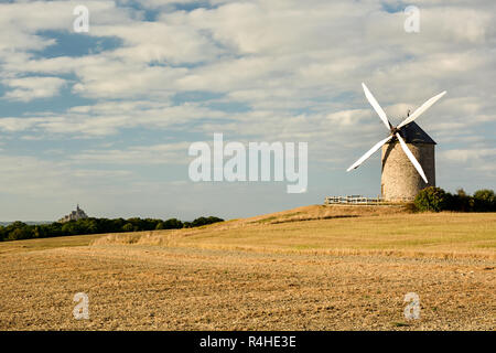 Moulin de Moidrey mulino a vento nei pressi di Le Mont Saint Michel Foto Stock