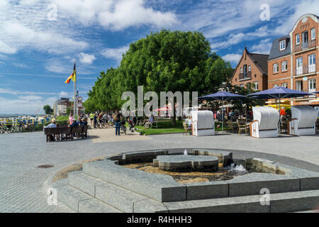 Nordfriesland, Lungomare terrapieno di sabbia in Wyk su fa, Strandpromenade Sandwall in Wyk auf F Foto Stock