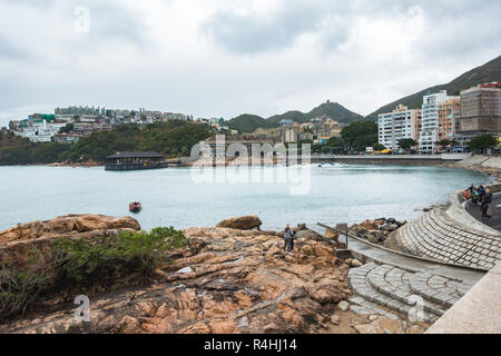 Seascape baia di Stanley e Blake Pier in una giornata nuvolosa. Stanley, isola di Hong Kong, Hong Kong, Gennaio 2018 Foto Stock