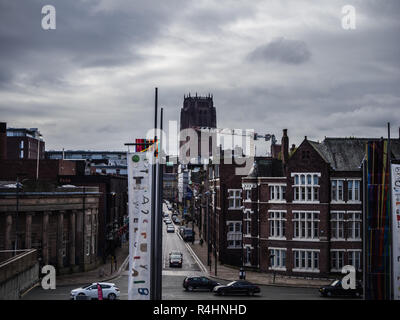 Una vista lungo Hope Street, Liverpool con la Cattedrale Anglicana in background Foto Stock