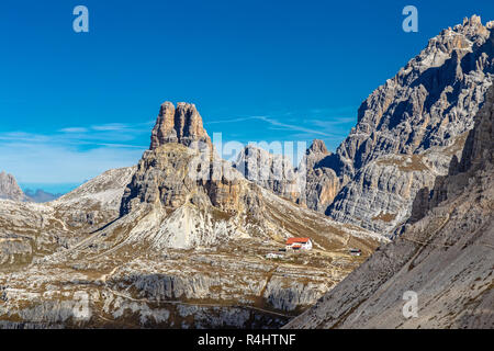 Vista di tre picchi capanna, Dolomiti, Alto Adige, Foto Stock