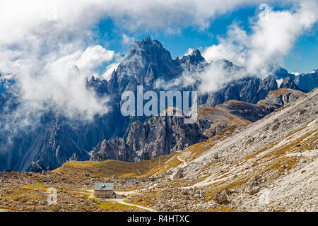 Vista da tre picchi ai Cadini picchi, Dolomiti, Alto Adige Foto Stock