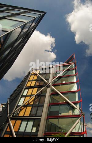 Vista degli edifici moderni su Blackfriars Road a Londra Foto Stock