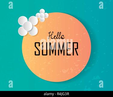 Ciao estate testo sul grande sole e carta decorata arte fiori sul profondo blu del mare sullo sfondo. Illustrazione Vettoriale. Vacanza e concetto di spiaggia. La natura Illustrazione Vettoriale