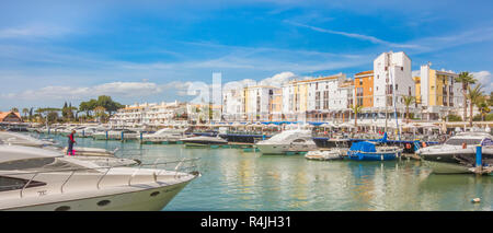 Le imbarcazioni da diporto a Vilamoura marina Foto Stock