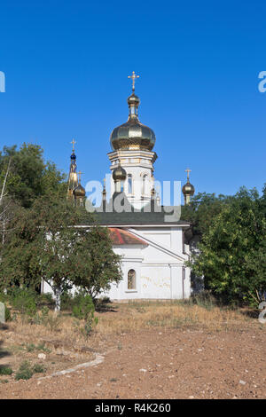 Chiesa della Natività di San Giovanni Battista nel villaggio di Uyutnoye, Saksky distretto, Crimea, Russia Foto Stock