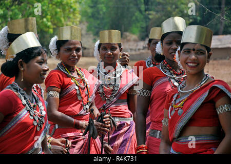 India Orissa, Chhattisgarh, area Muria, Bison tribù avvisatore acustico Foto Stock