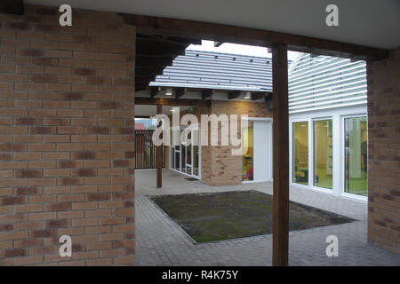 Travi in legno cortile interno Foto Stock