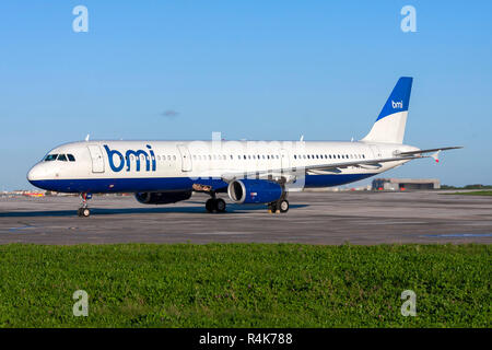 BMI British Midland Airbus A321-231 eseguendo il motore gira nel grembiule 4. Foto Stock