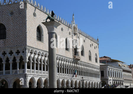 L'Italia. Venezia. Il Palazzo del Doge. Xiv-XV secolo. Stile gotico veneziano. Facciata. Regione del Veneto. Foto Stock