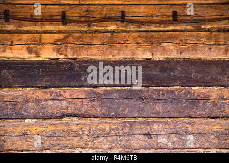 Pareti in legno della vecchia casa di colore marrone Foto Stock