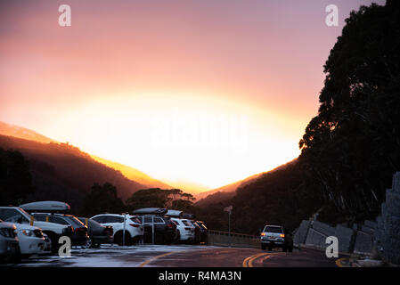 8 Luglio 2017 - Thredbo, Australia - Sunrise all'ingresso superiore di Thredbo Foto Stock