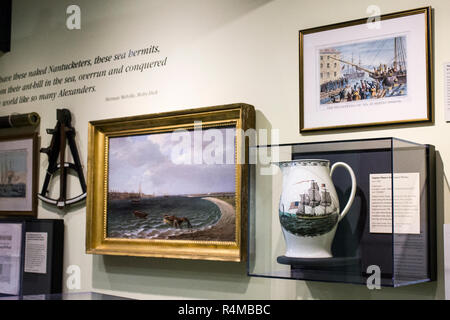 Nantucket, Massachusetts. Mostra all interno di Nantucket Whaling Museum, un museo dedicato alla storia della caccia alle balene e originariamente una fabbrica di candele Foto Stock