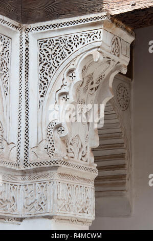 18-04-11. Marrakech, Marocco. Dettagli architettonici del Ben Youssef Madrasa era un collegio islamico di Marrakech, Marocco. Foto © Simon Grosset Foto Stock