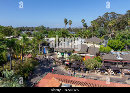 Vista da Skyfari aerial tram/funivia, lo Zoo di San Diego, il Balboa Park, California, Stati Uniti. Foto Stock