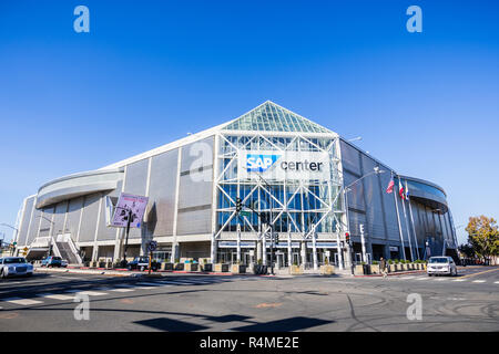 Novembre 25, 2018 San Jose / CA / STATI UNITI D'AMERICA - Centro di SAP edificio vicino al centro cittadino di San Jose, South San Francisco Bay Area; multi-purpose sport e concerti Foto Stock