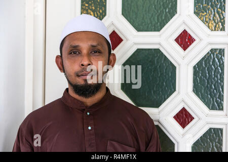 Giovani musulmani malaysiani uomo, la Moschea Ubudiah, Kuala Kangsar, Malaysia. Foto Stock