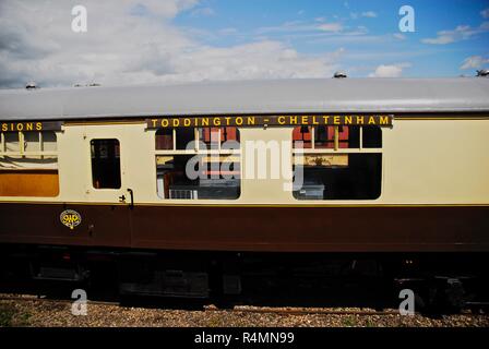 Il materiale rotabile memorizzati nei raccordi del Gloucestershire e Warwickshire Steam Railway, REGNO UNITO Foto Stock