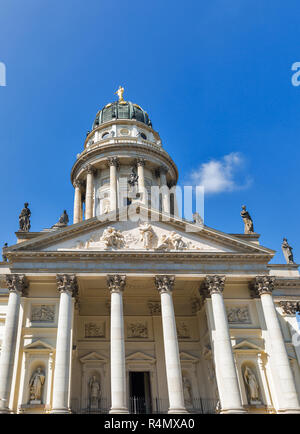 La Chiesa tedesca esterno sulla piazza Gendarmenmarkt a Berlino, Germania. Foto Stock