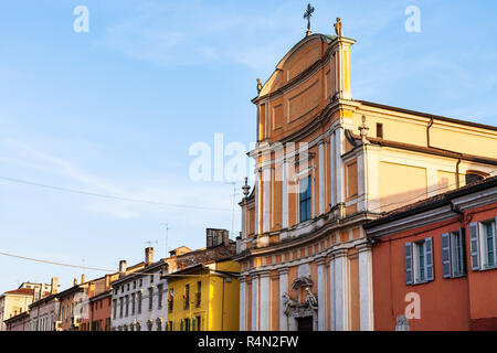 La facciata della Chiesa di Ognissanti nella città di Mantova Foto Stock