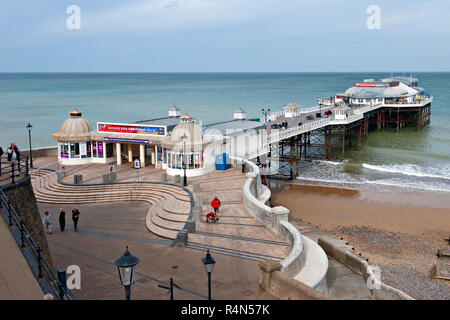 Cromer Pier, un archetipo British molo nel North Norfolk città di Cromer, Regno Unito Foto Stock