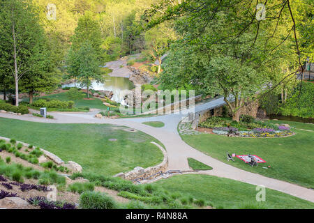 Iconico di Greenville nella Carolina del Sud cade parco cittadino sul Reedy durante il tramonto Foto Stock