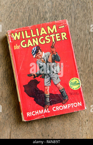 William Gangster prenota da Richmal Crompton 1955 hardback edition parte del proprio William collezione. Solo uso editoriale. Foto Stock