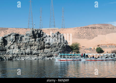 Bella scena per il fiume Nilo e barche da Luxor e Aswan tour in Egitto Foto Stock