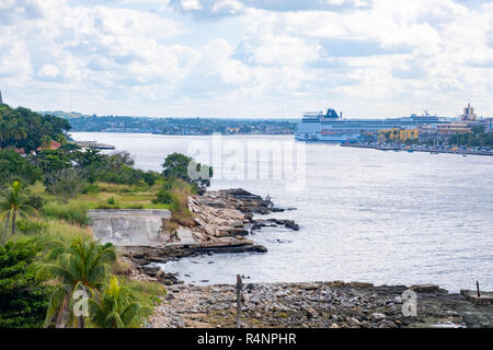 Vista del porto di Havana Cuba dal Morro Castle. Foto Stock