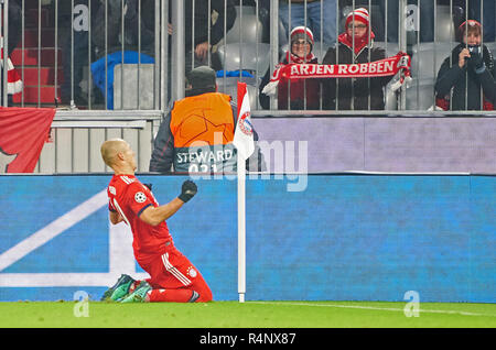 Monaco di Baviera, Germania. 27 Novembre, 2018. Arjen Robben, FCB 10 celebra il suo obiettivo 1-0 FC Bayern Munich - BENFICA Lisbona calcio UEFA Champions League , Monaco di Baviera, Novembre 27, 2018, STAGIONE 2018/2019, fase di gruppo, gruppo e, FCB, Lisbona, Credito: Peter Schatz/Alamy Live News Foto Stock