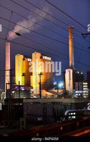 Frankfurt am Main, Germania. Xx Nov, 2018. La produzione combinata di calore e la stazione di alimentazione, in Germania, città di Francoforte, 20. Novembre 2018. Credito: Frank può | in tutto il mondo di utilizzo/dpa/Alamy Live News Foto Stock